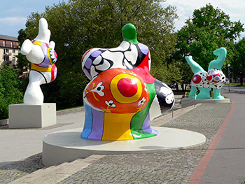 Une œuvre colorée de Niki de Saint Phalle